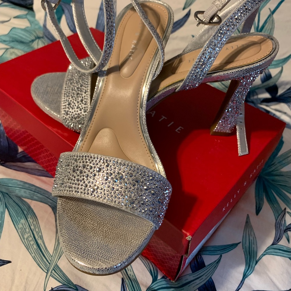 🪩Host Pick🪩Kelly & Katie Silver Rhinestone Heeled Sandals - Picture 3 of 4